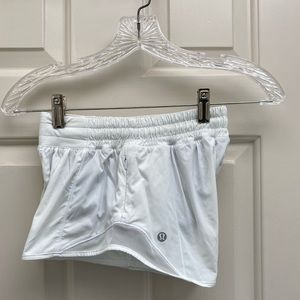 🌟Lululemon Hotty Hot Shorts 2.5 - Size 2🌟